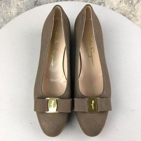 Salvatore Ferragamo Boutique NWOT Women's Size 8.5B Vara Brown Block Heel Pumps - Picture 3 of 16